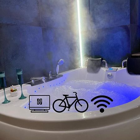 Jacuzzi & Bike Apartment, Krakow Exterior photo