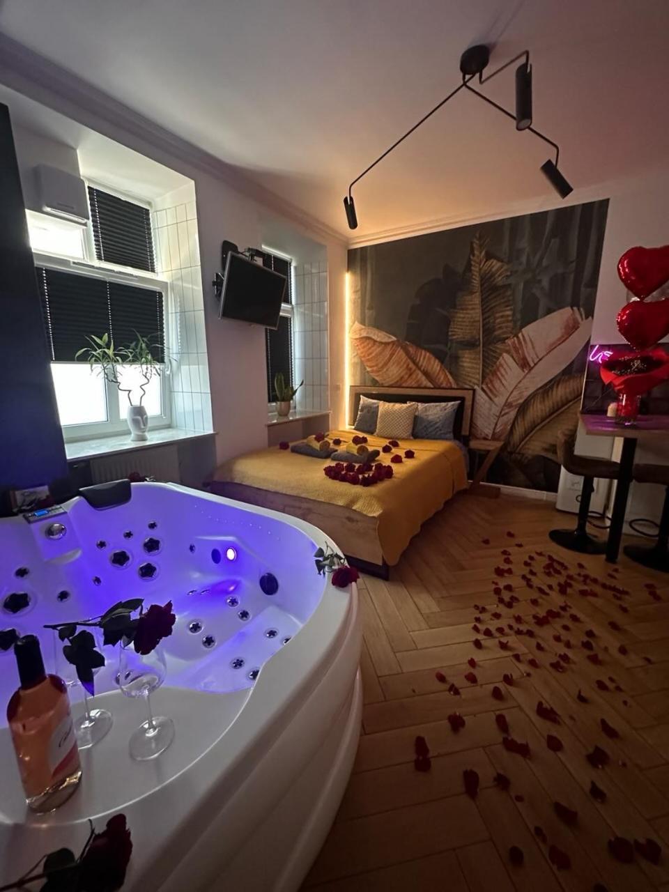 Jacuzzi & Bike Apartment, Krakow Exterior photo