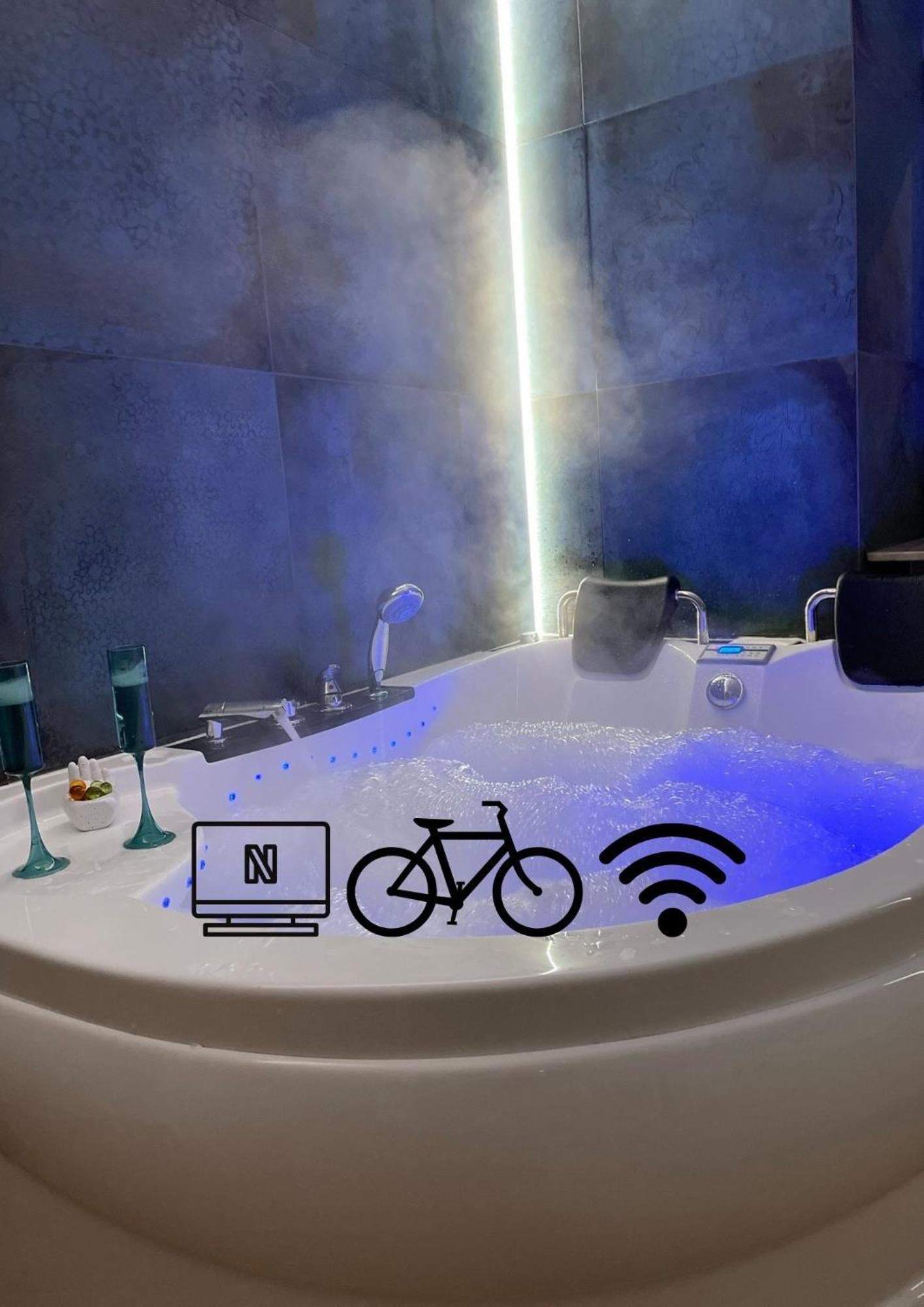 Jacuzzi & Bike Apartment, Krakow Exterior photo
